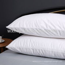 Taie d&#39;oreiller de serviette blanche simple - fermeture à glissière et imperméable à l&#39;eau